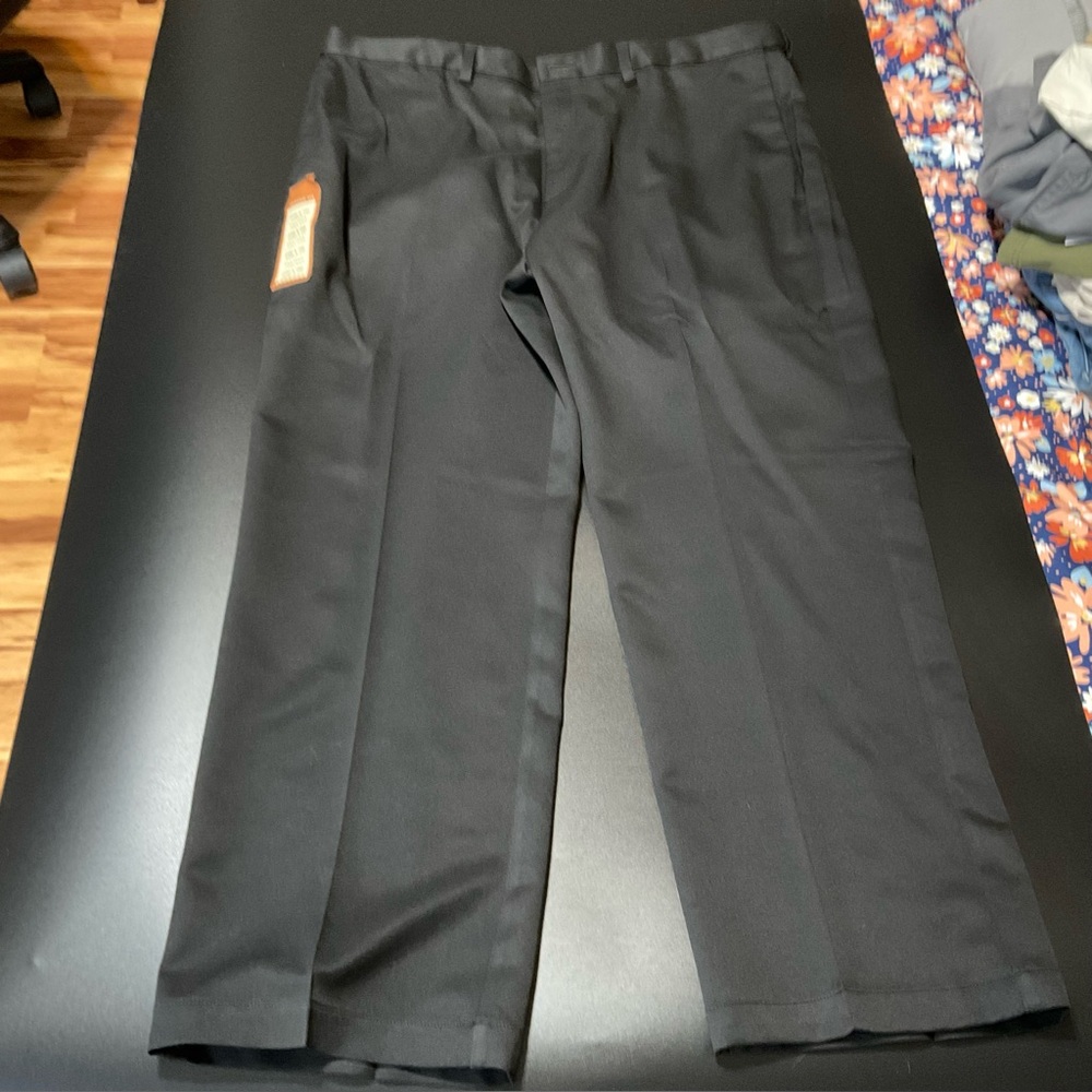 Haggar men’s back trousers size 40 x 29, cool 18 performance. No iron